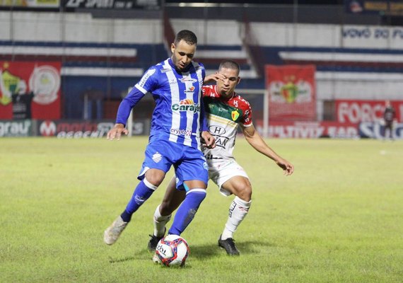 CSA treina em Goiânia e muda titulares