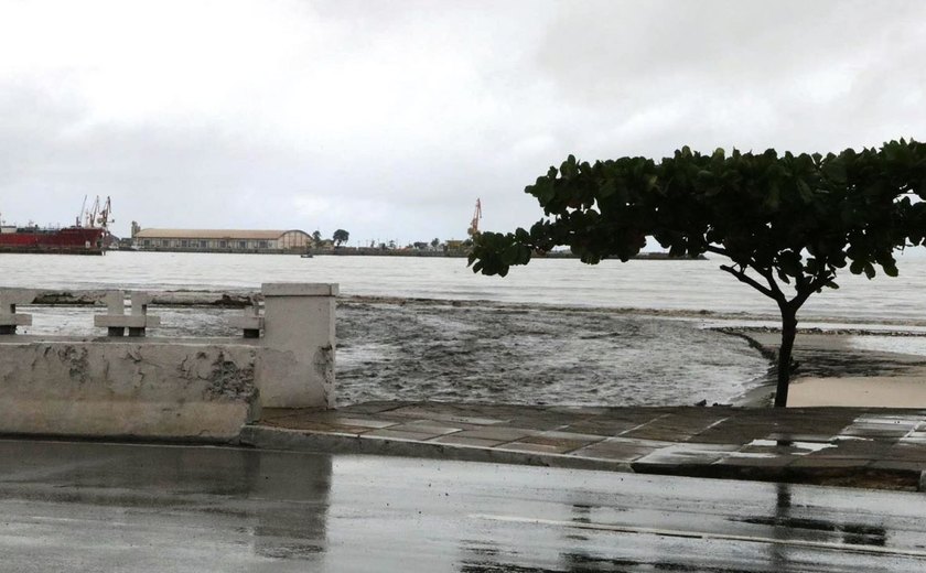 IMA alerta que 13 pontos do litoral alagoano estão impróprios para banho
