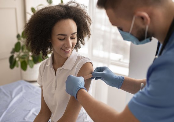 Especialista explica como a vacinação contra o HPV pode reduzir casos de câncer no Brasil