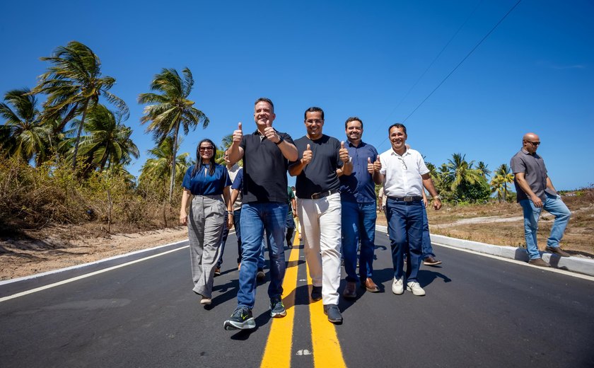 Governo inaugura rodovia que liga o centro de Feliz Deserto à indústria de beneficiamento de coco