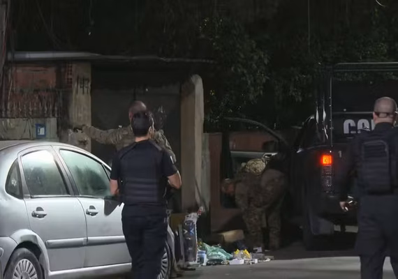 Polícia mira quadrilha que compartilhava fotos íntimas de meninas e mulheres na internet e forçava vítimas a automutilação