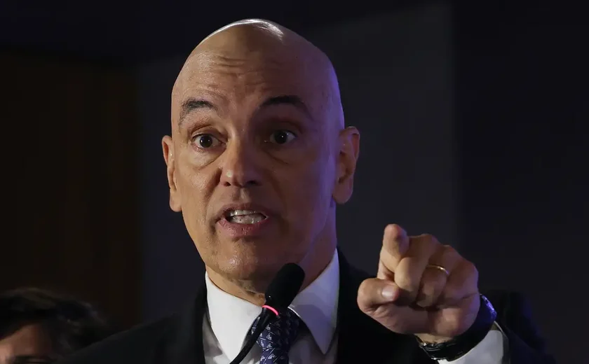 Moraes rejeita pedido de prisão domiciliar humanitária a Bolsonaro