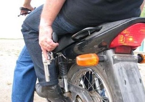 Posto de combustíveis é assaltado por ladrão em motocicleta