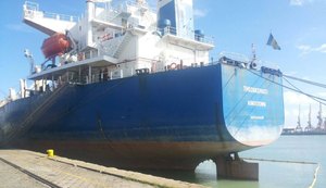 Carregamentos de açúcar em navios são paralisados no Porto de Maceió