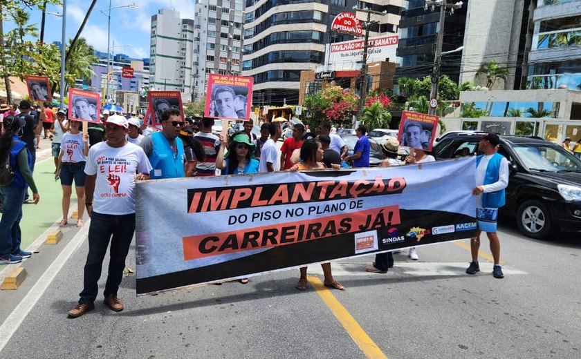 ACS e ACE de Maceió ocupam Orla da Pajuçara em protesto pelo piso salarial nacional