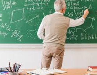 Aposentadoria dos professores em 2026: regras seguem em transição e exigem mais planejamento