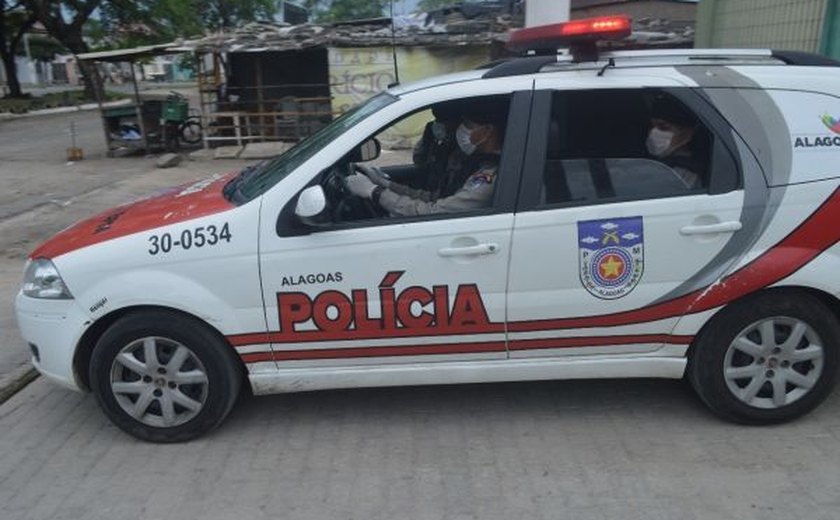 Homem é assassinado com tiro na cabeça dentro de carro no interior de Alagoas
