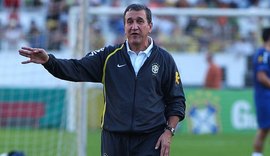 Parreira passa por traqueostomia e segue em estado grave na UTI