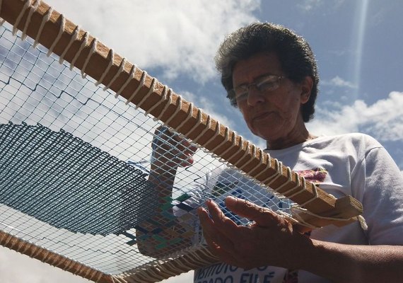 Bordado filé sobrevive nas cores de Alagoas