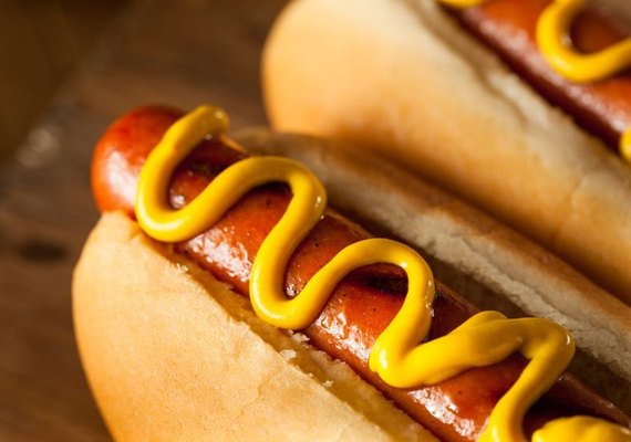 Garoto de 9 anos tem parada cardíaca ao comer cachorro-quente