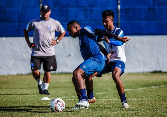 Departamento de futebol do CSA trabalha por reforços