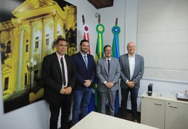 Charles Hebert toma posse como vereador na Câmara de Maceió