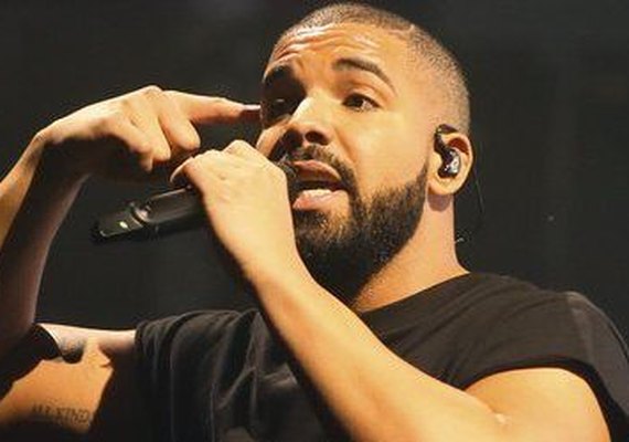 Ex-atriz pornô diz que está grávida de Drake e o acusa de ordenar aborto
