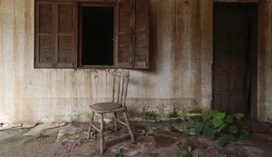 Vítimas das enchentes esperam por moradias definitivas no RS