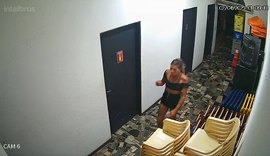 Vídeo: bar conhecido no Jaraguá é arrombado, invadido e furtado