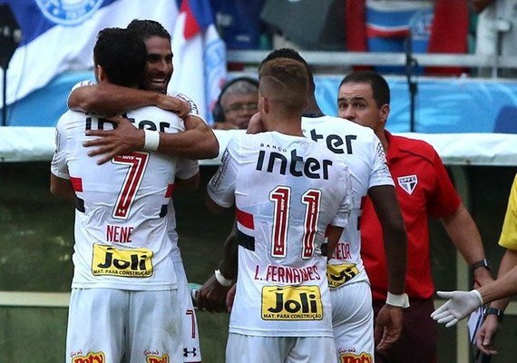 São Paulo vence o Vasco e assume a liderança do Brasileiro