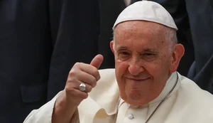 Papa Francisco sugere possibilidade de bênçãos para casais do mesmo sexo