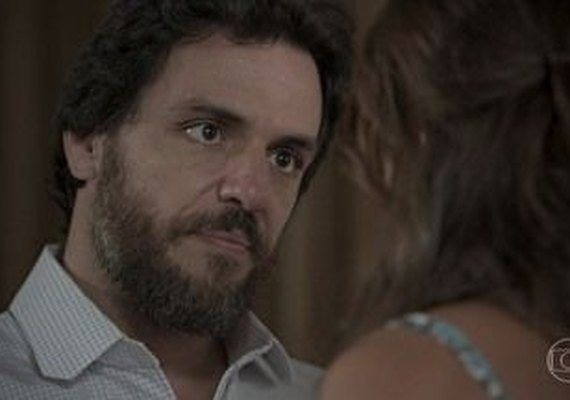 Após desmascarar Rubinho, Caio tem recaída e beija Bibi, mas é rejeitado