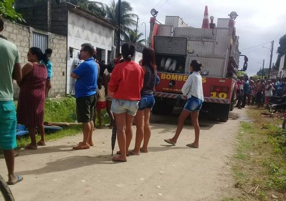 Idosa morre carbonizada em casa em Penedo após incêndio