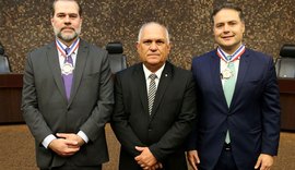 Governador Renan Filho é homenageado pelo Judiciário com Comenda Moura Castro