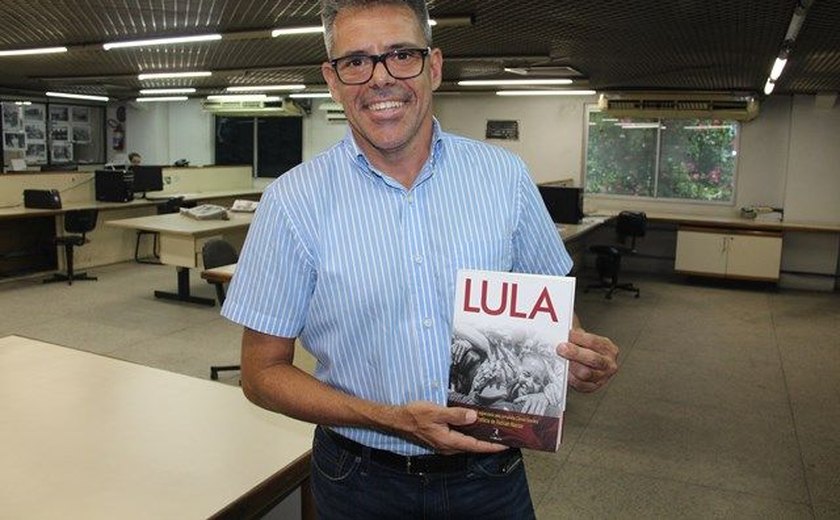 Livro com crônica de advogado alagoano sobre Lula é lançado