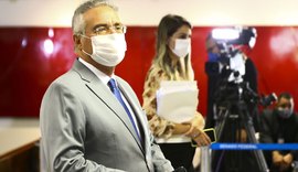 Renan Calheiros diz que Flávio Bolsonaro o chamar de 'vagabundo' é conduta de 'miliciano'