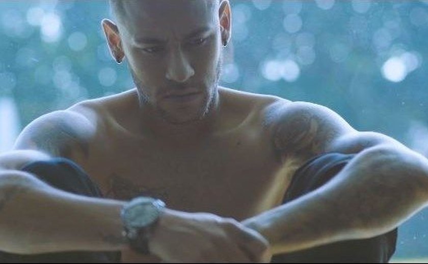 Neymar Jr. estrela clipe de Karen K; assista 'Me Virando'