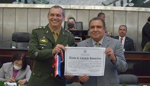 Deputado Inácio entrega Título de Cidadão Honorário de Alagoas ao Comandante do 59º BIMtz