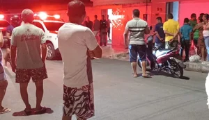Homem é morto a tiros em frente à casa de um amigo