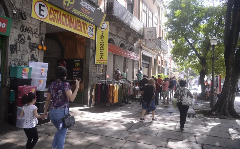 Vendas no comércio varejista fecham 2025 com alta de 1,6%