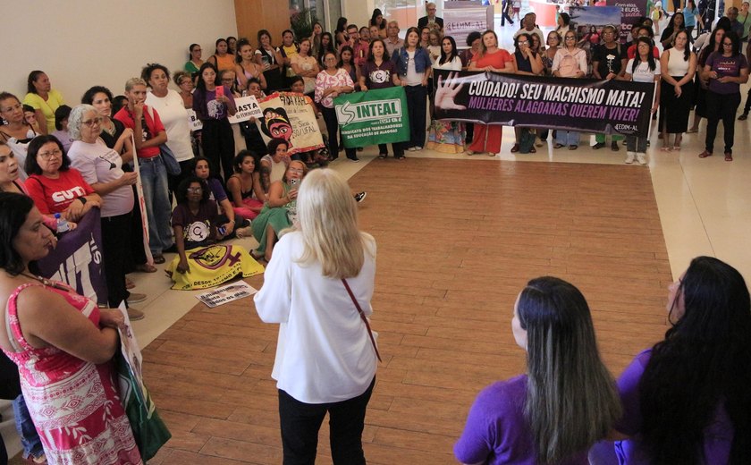 Ato em shopping de Maceió homenageia mulher assassinada e condena feminicídios
