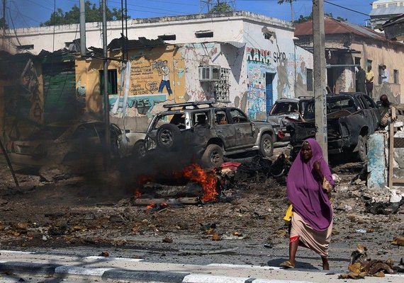 Ataque com carro-bomba contra delegacia deixa mortos na Somália
