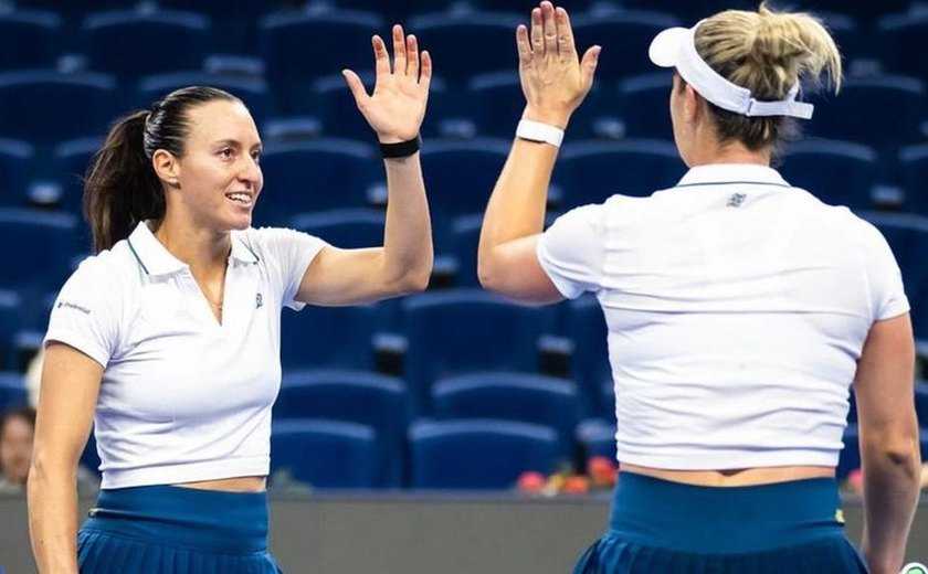 Dupla de Luisa Stefani bate campeãs olímpicas e avança à semi em Pequim