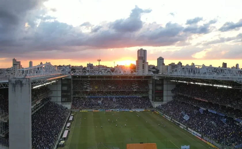 Cruzeiro é denunciado no STJD e corre risco de perda de pontos por cânticos discriminatórios