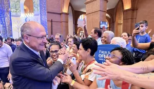 Em Aparecida, Alckmin pede isenção da Justiça Eleitoral