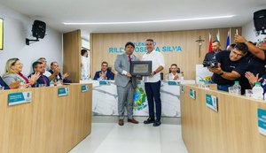 Paulo Dantas é agraciado em Maragogi com a comenda Costa dos Corais