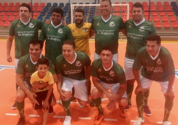 Renan Filho participa de 'rachão' com deputado e vereadores em Arapiraca