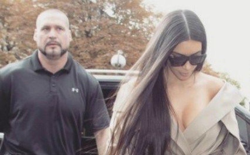 Kim Kardashian e Kanye West demitem guarda-costas um mês após assalto de Paris