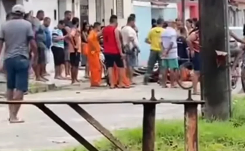 Homem é morto a tiros e corpo é encontrado em via pública