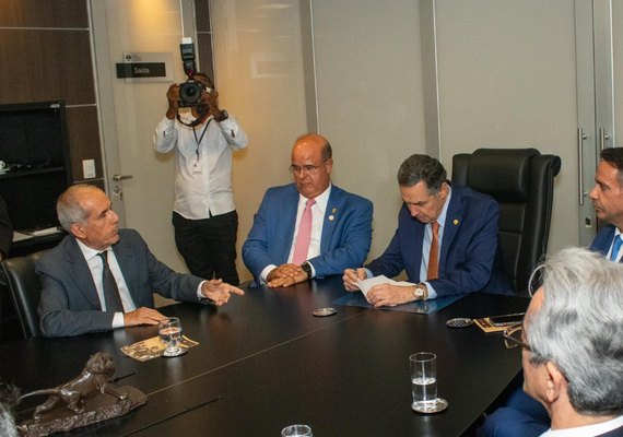 TRE, TJ e TRT assinam acordo de cooperação pela Equidade Racial