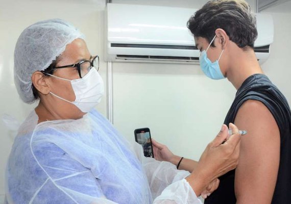 Alagoas já vacinou contra Covid-19 mais de 50% dos adolescentes com 1ª dose da vacina