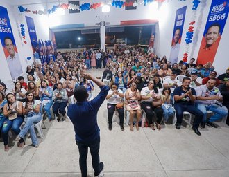 Júlio fala com profissionais da Assistência e defende mais recursos para o SUAS e criação da Creche do Idoso