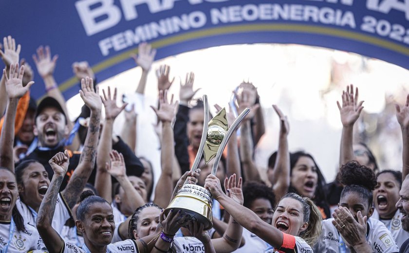 Jogadoras do Corinthians reprovam contratação de Cuca em rede social