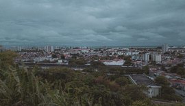 Defesa Civil recebe aviso de chuva e alerta para risco de deslizamento de barreira