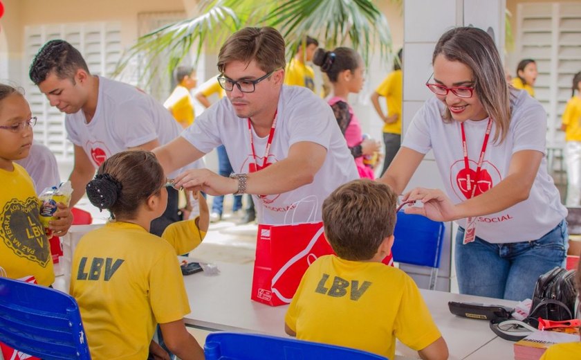Projeto Diniz Social Alagoas faz doação de óculos para crianças atendidas pela LBV