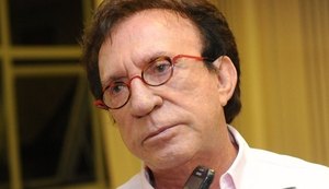 Após 20 anos, Moacyr Franco é demitido da emissora de Silvio Santos