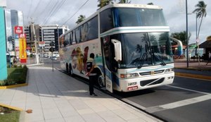 SMTT fiscaliza ônibus de turismo na orla de Maceió