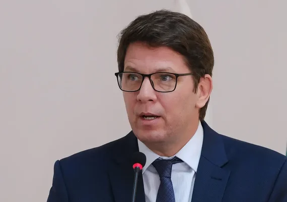 Flávio Dino aponta indícios de liderança de Mário Frias em desvio de emendas