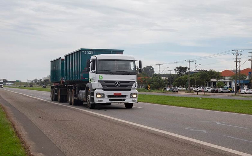 Em AL, setor de serviços recua 2,2% em abril e interrompe dois meses de alta