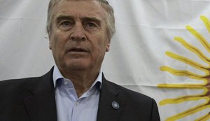 Familiares de tripulantes de submarino desaparecido criticam ministro da Argentina